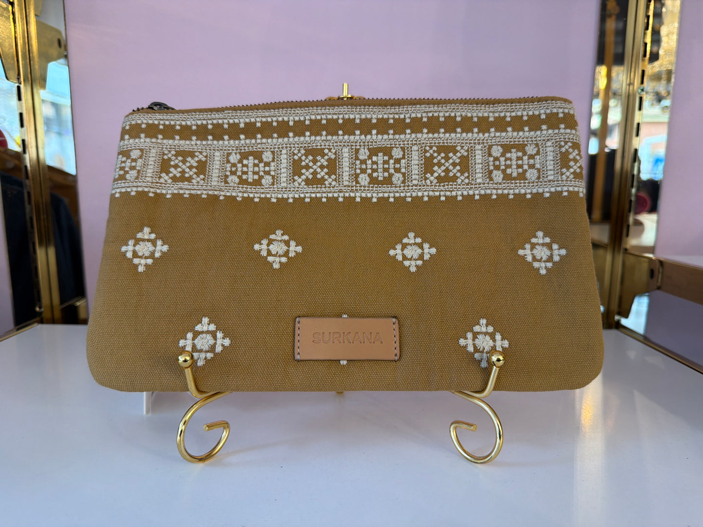 Pochette ricamata con cerniera Surkana