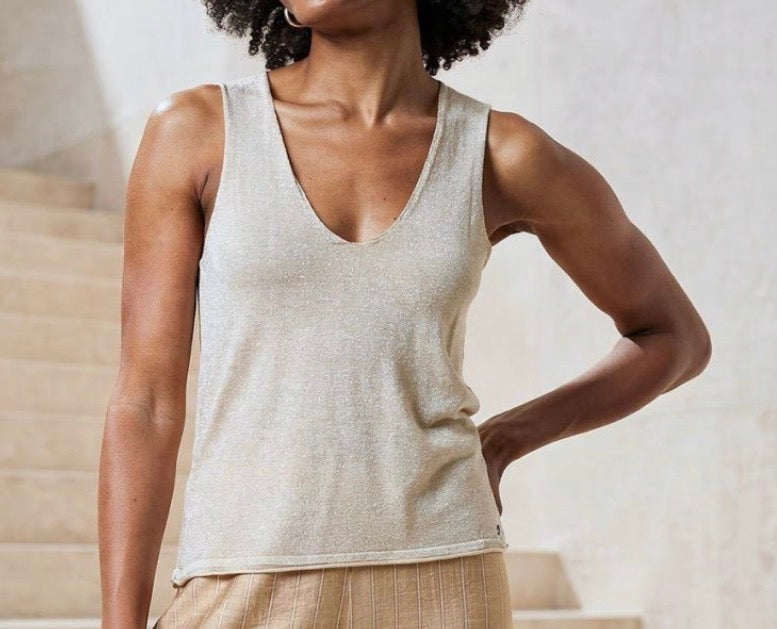 Top a spalline con scollo a V Surkana