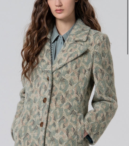 Cappotto taglio dritto e chiusura a bottoni SURKANA.