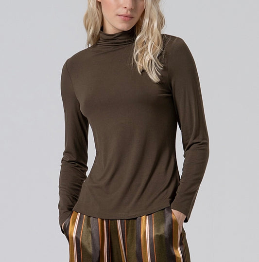 T-shirt dolcevita in viscosa