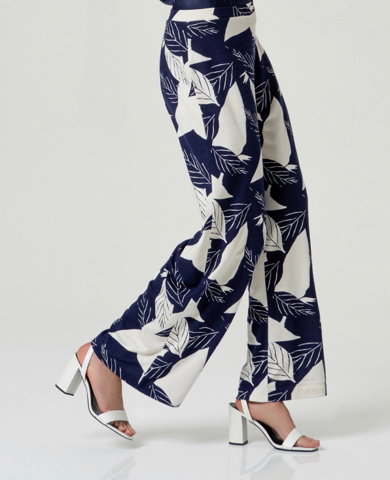 Pantaloni dritti Surkana
