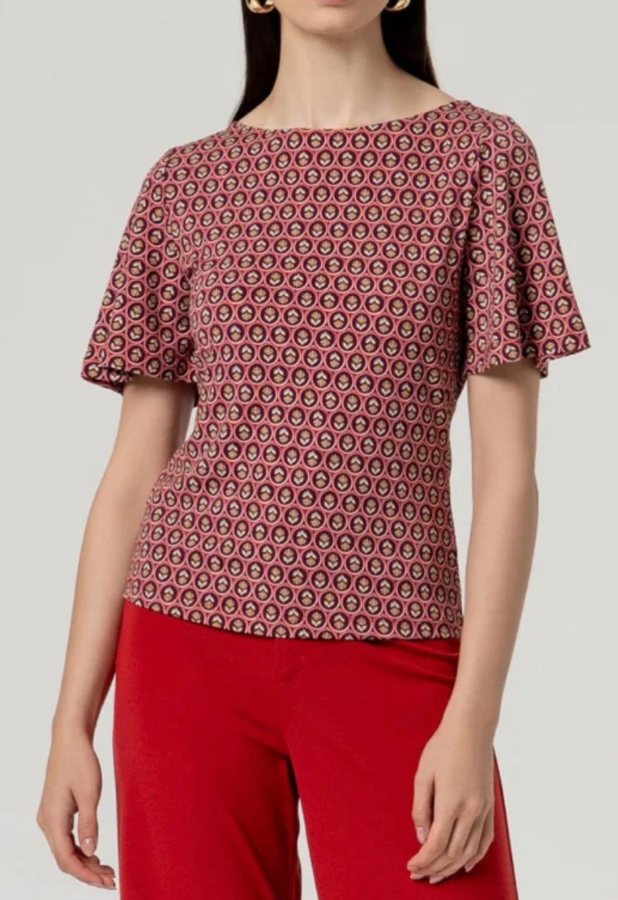 T-shirt con collo a barchetta Surkana