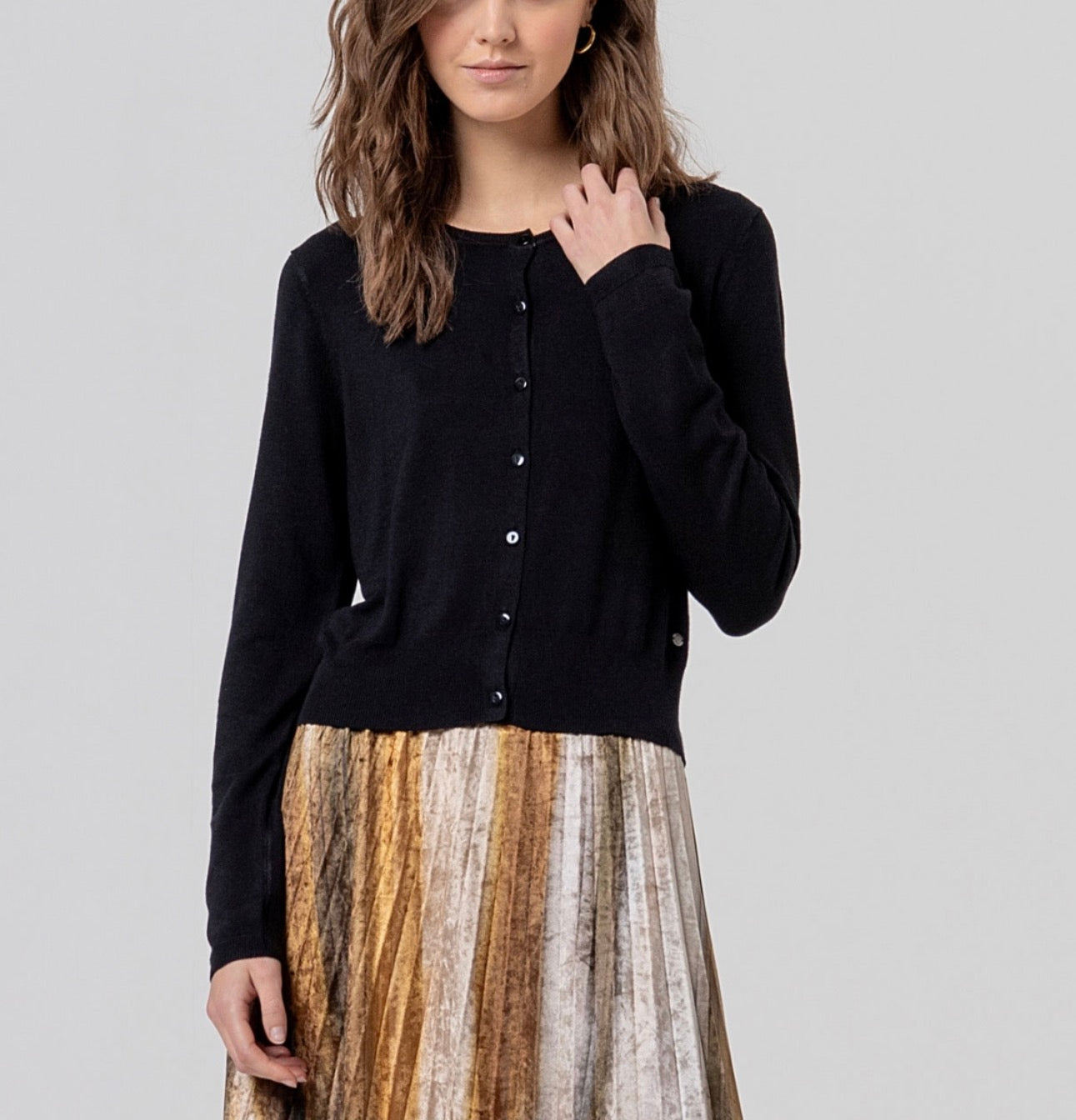 Cardigan in maglia con collo tondo Surkana